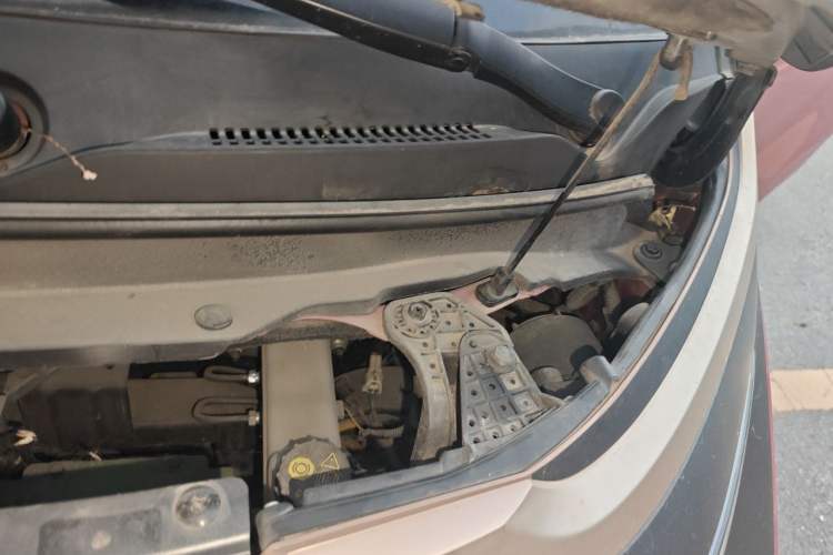 Used Baojun E200 2018 Smart Enjoy Edition Engine Bay Left