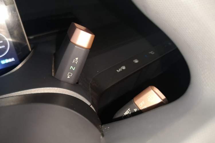 Used Baojun E200 2018 Intelligent Driving Edition Gear Lever