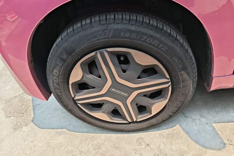 Used Baojun E200 2018 Intelligent Driving Edition Left Front Wheel Hub