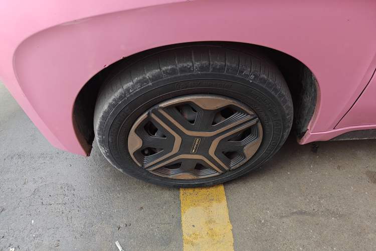 Used Baojun E200 2018 Intelligent Driving Edition Left Front Wheel Hub