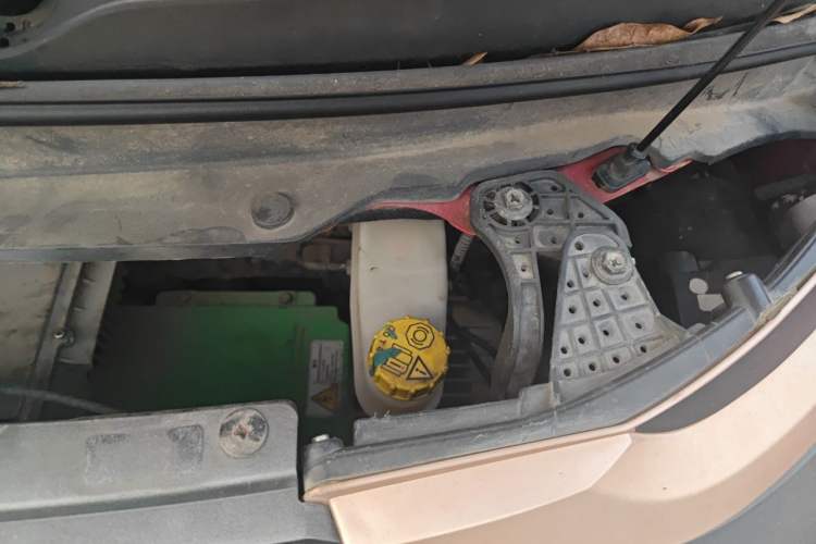 Used Baojun E200 2018 Smart Enjoy Edition Engine Bay Left
