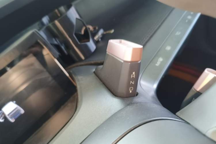 Used Baojun E200 2018 Intelligent Driving Edition Gear Lever