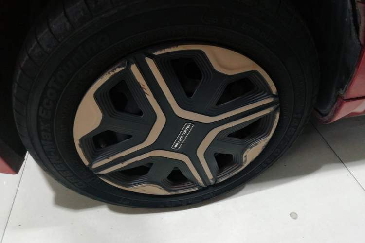 Used Baojun E200 2018 Intelligent Driving Edition Left Front Wheel Hub