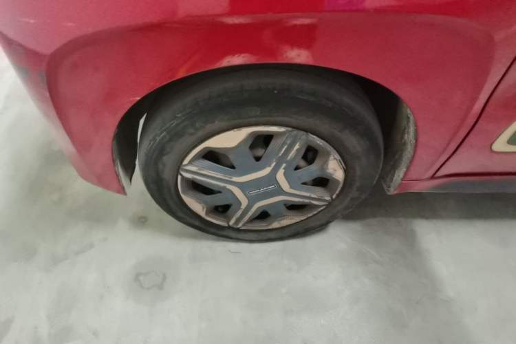 Used Baojun E200 2018 Intelligent Driving Edition Left Front Wheel Hub