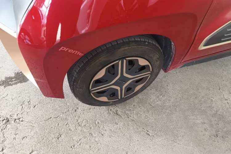 Used Baojun E200 2018 Intelligent Driving Edition Left Front Wheel Hub