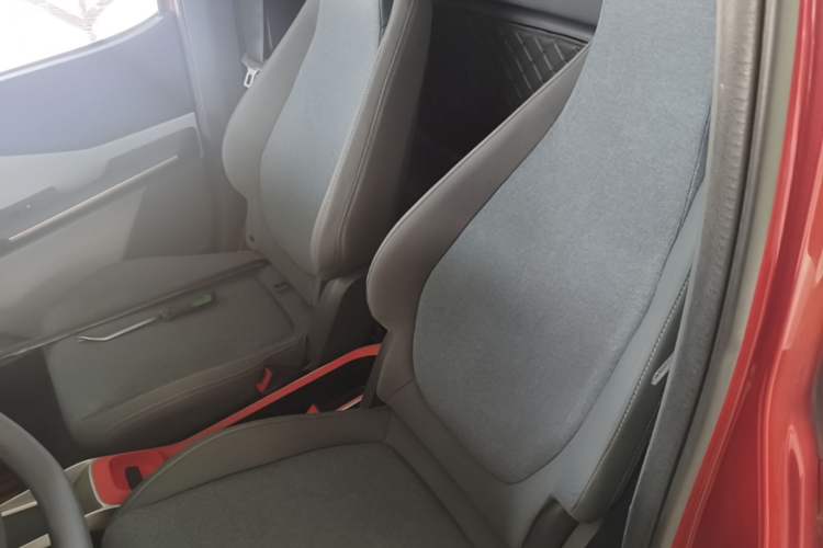 Used Baojun E200 2018 Intelligent Driving Edition Left Rear Seat