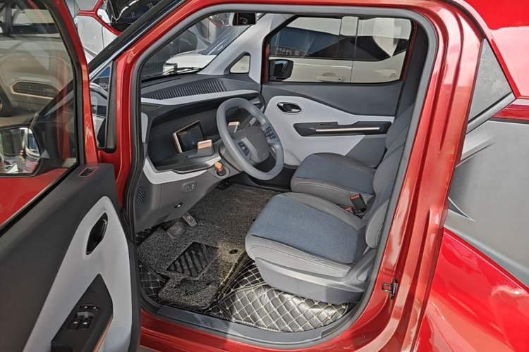 Used Baojun E200 2018 Intelligent Driving Edition Left Rear Seat