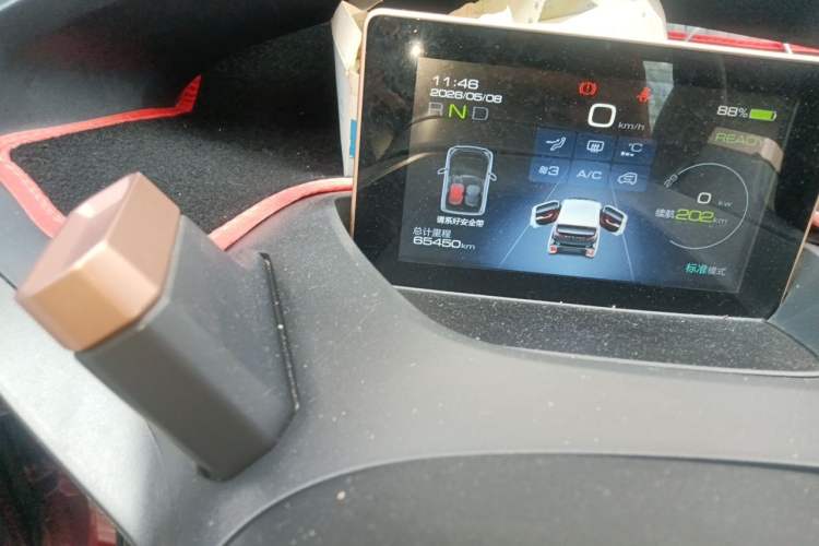 Used Baojun E200 2018 Intelligent Driving Edition Odometer Close Up