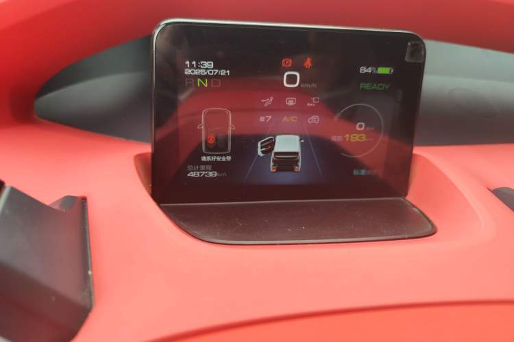 Used Baojun E200 2018 Smart Enjoy Edition Odometer Close Up
