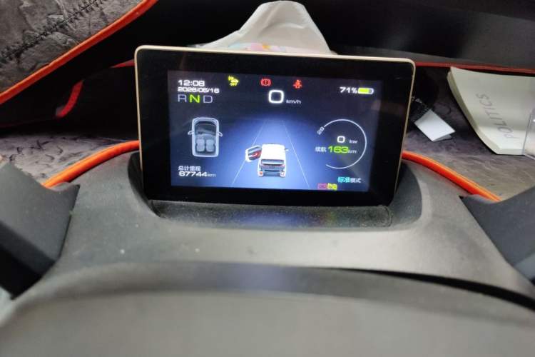 Used Baojun E200 2018 Intelligent Driving Edition Odometer Close Up