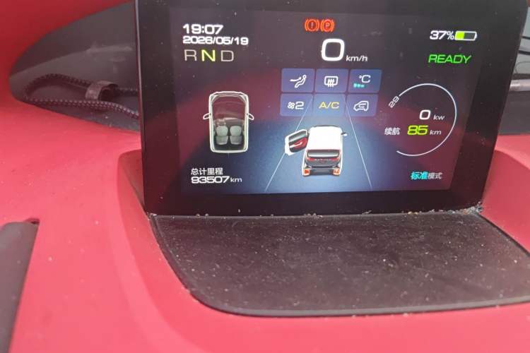 Used Baojun E200 2018 Smart Enjoy Edition Odometer Close Up