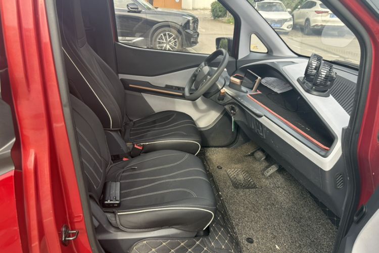 Used Baojun E200 2018 Intelligent Driving Edition Right Front Seat