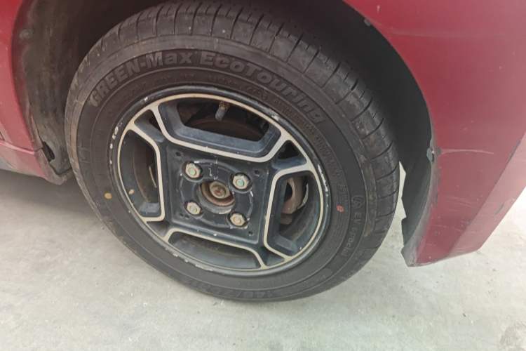 Used Baojun E200 2018 Smart Enjoy Edition Right Front Wheel Hub
