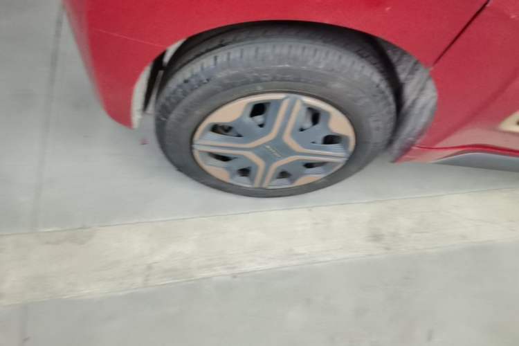 Used Baojun E200 2018 Intelligent Driving Edition Right Rear Wheel Hub