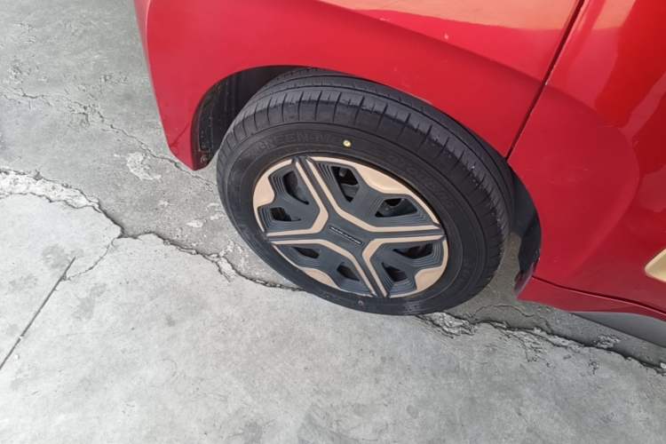 Used Baojun E200 2018 Intelligent Driving Edition Right Rear Wheel Hub