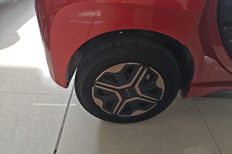 Used Baojun E200 2018 Intelligent Driving Edition Right Rear Wheel Hub