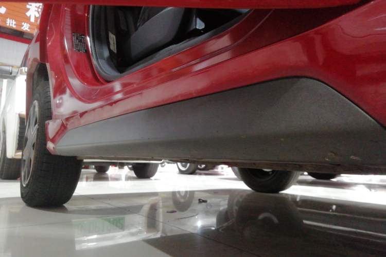 Used Baojun E200 2018 Intelligent Driving Edition Right Side Sill