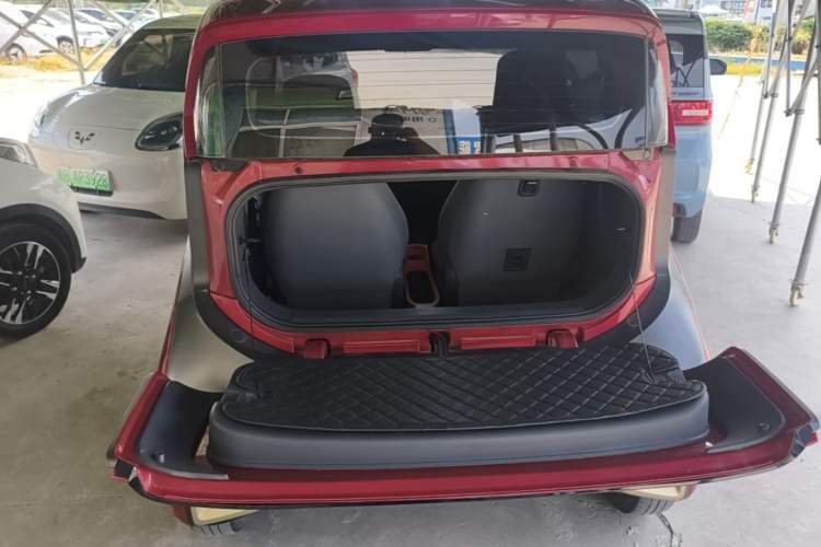 Used Baojun E200 2018 Intelligent Driving Edition Trunk