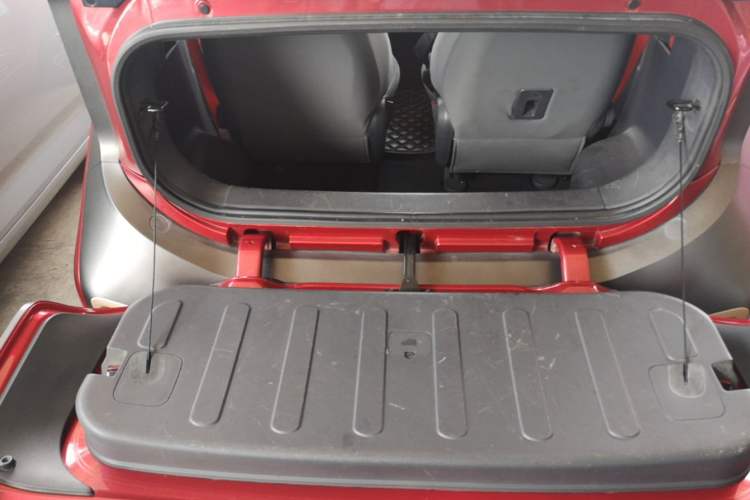 Used Baojun E200 2018 Smart Enjoy Edition Trunk