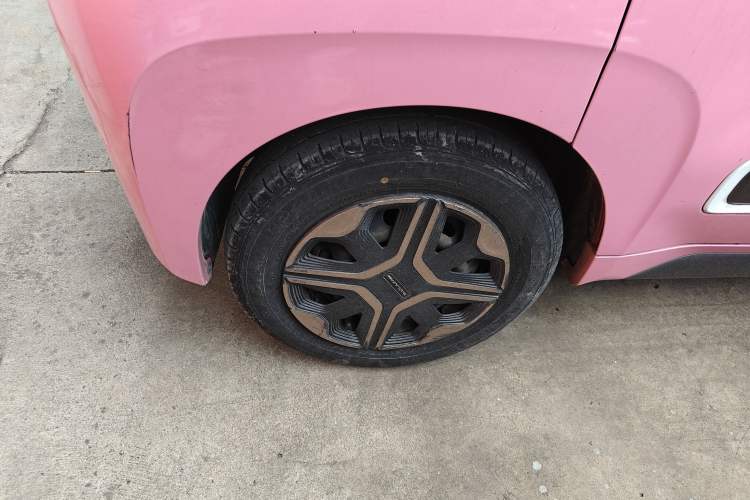Used Baojun E200 2018 Intelligent Driving Edition Right Rear Wheel Hub