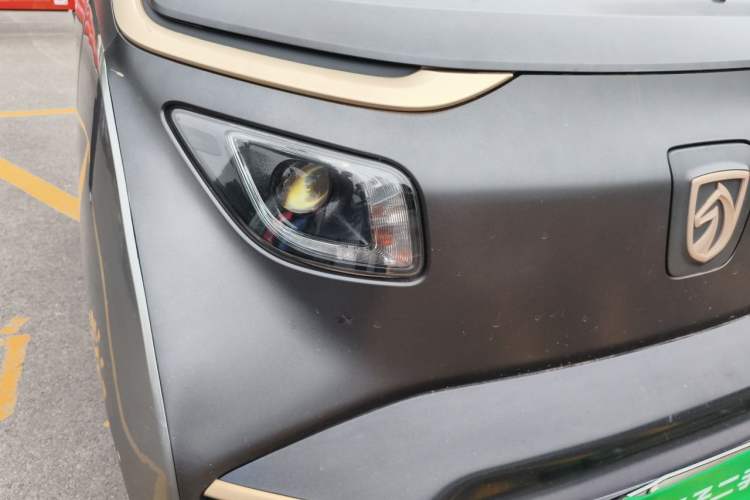 Used Baojun E200 2018 Intelligent Driving Edition Right Front Headlight