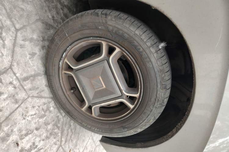Used Baojun E200 2018 Intelligent Driving Edition Right Front Wheel Hub