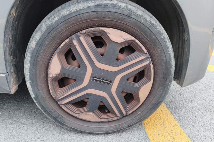 Used Baojun E200 2018 Intelligent Driving Edition Right Front Wheel Hub
