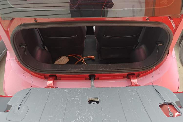 Used Baojun E200 2018 Intelligent Driving Edition Trunk