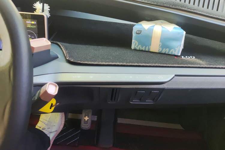 Used Baojun E200 2018 Intelligent Driving Edition Audio And AC Panel