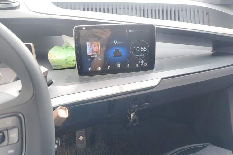 Used Baojun E200 2018 Intelligent Driving Edition Audio And AC Panel
