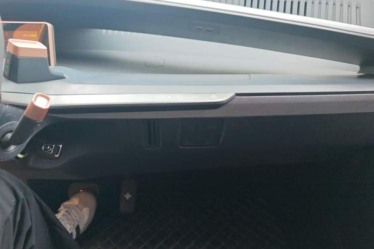 Used Baojun E200 2018 Intelligent Driving Edition Audio And AC Panel