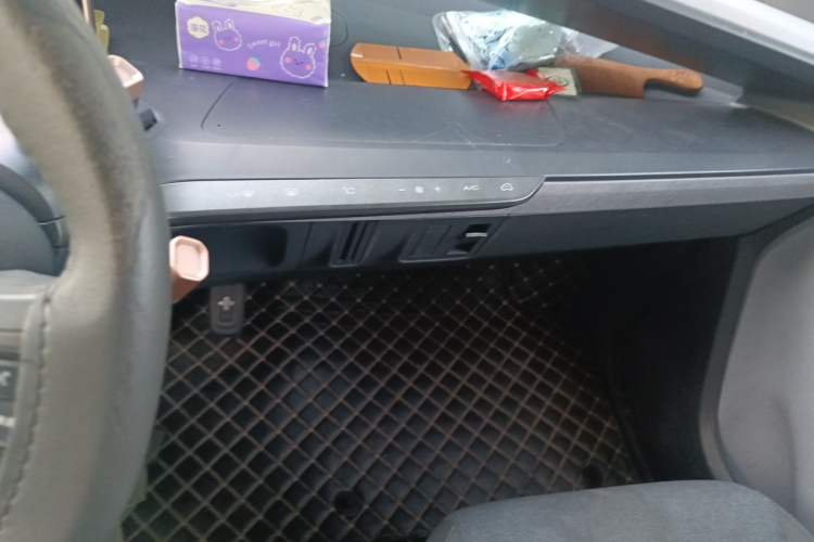 Used Baojun E200 2018 Intelligent Driving Edition Audio And AC Panel
