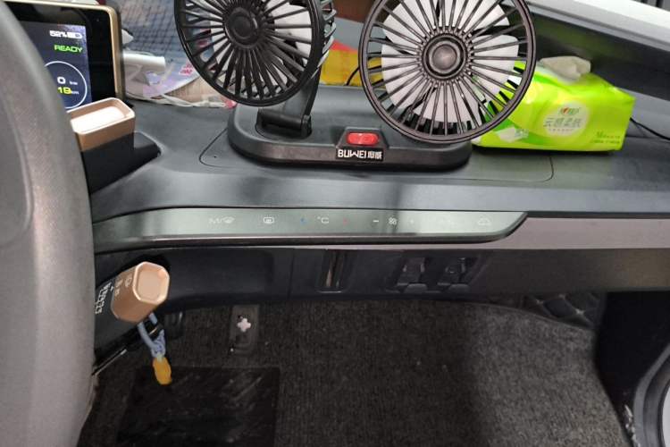 Used Baojun E200 2018 Intelligent Driving Edition Audio And AC Panel