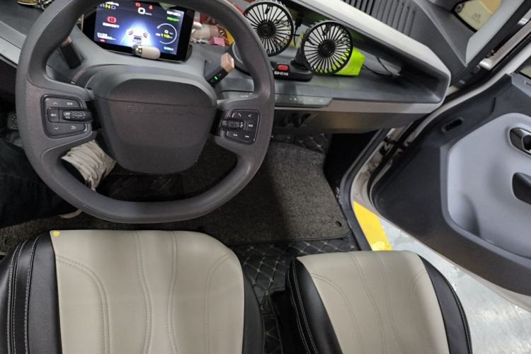 Used Baojun E200 2018 Intelligent Driving Edition Center Console
