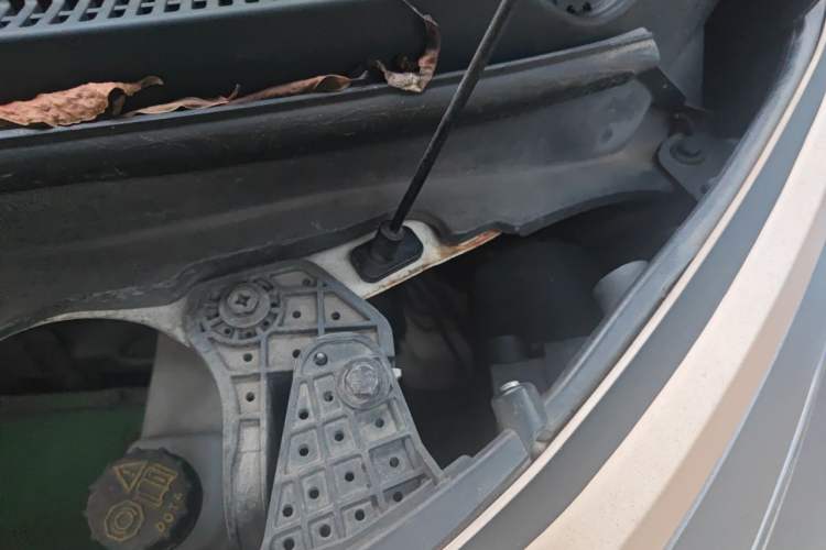 Used Baojun E200 2018 Smart Enjoy Edition Engine Bay Left