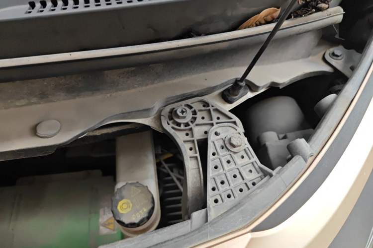 Used Baojun E200 2018 Intelligent Driving Edition Engine Bay Left