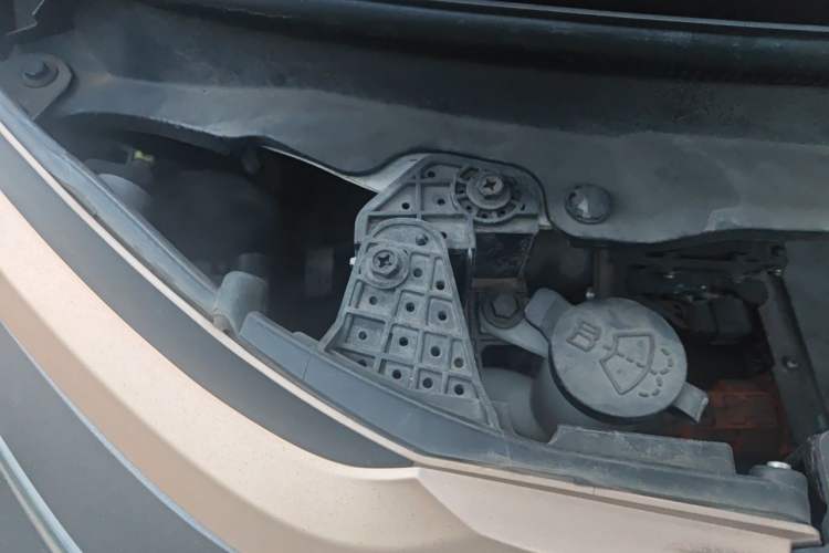 Used Baojun E200 2018 Smart Enjoy Edition Engine Bay Right