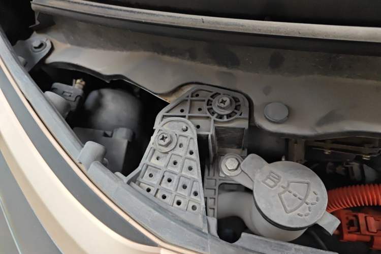 Used Baojun E200 2018 Intelligent Driving Edition Engine Bay Right
