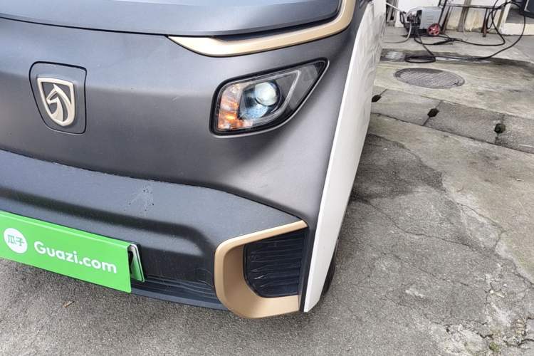 Used Baojun E200 2018 Intelligent Driving Edition Left Front Headlight