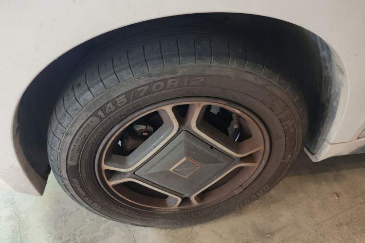 Used Baojun E200 2018 Smart Enjoy Edition Left Front Wheel Hub