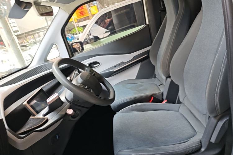 Used Baojun E200 2018 Intelligent Driving Edition Left Rear Seat