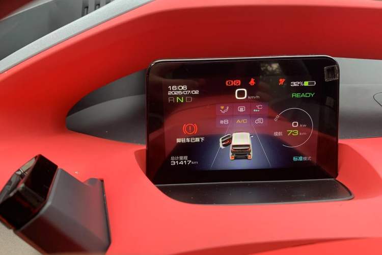 Used Baojun E200 2018 Intelligent Driving Edition Odometer Close Up