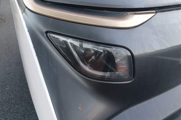 Used Baojun E200 2018 Intelligent Driving Edition Right Front Headlight