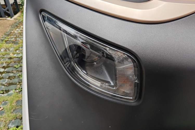 Used Baojun E200 2018 Intelligent Driving Edition Right Front Headlight