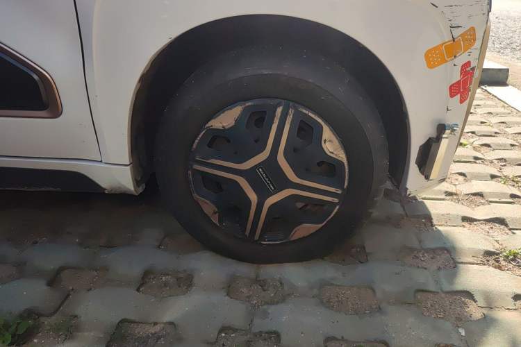 Used Baojun E200 2018 Intelligent Driving Edition Right Front Wheel Hub
