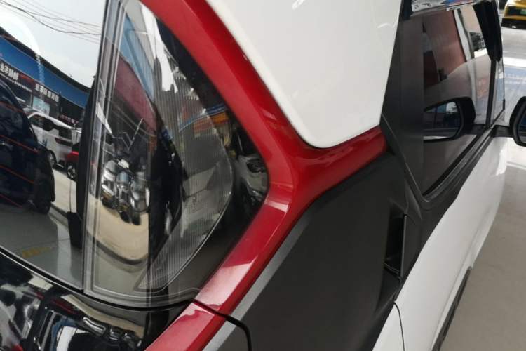 Used Baojun E200 2018 Intelligent Driving Edition Right Rear Taillight