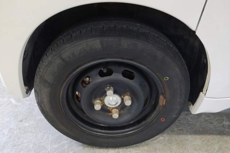 Used Baojun E200 2018 Intelligent Driving Edition Right Rear Wheel Hub