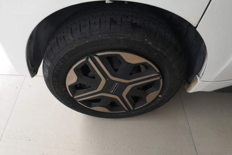 Used Baojun E200 2018 Intelligent Driving Edition Right Rear Wheel Hub