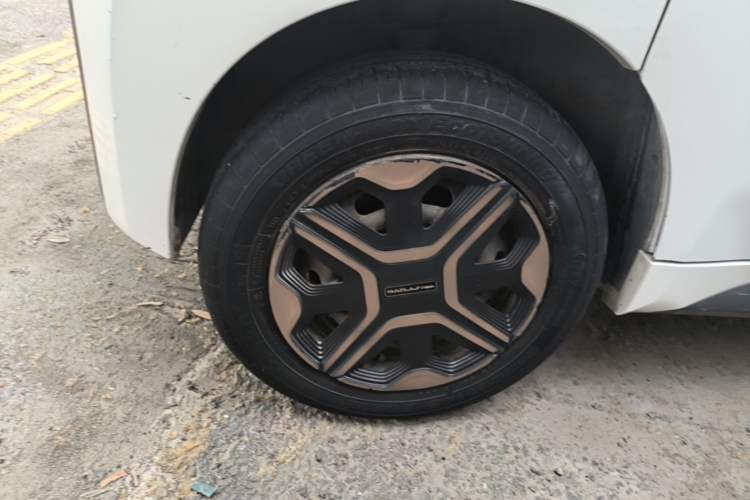 Used Baojun E200 2018 Intelligent Driving Edition Right Rear Wheel Hub