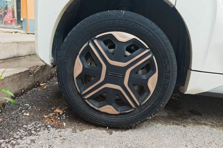 Used Baojun E200 2018 Intelligent Driving Edition Right Rear Wheel Hub
